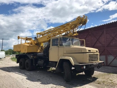 Оренда автокрана КрАЗ Силач 28 тонн 22 метра у Києві