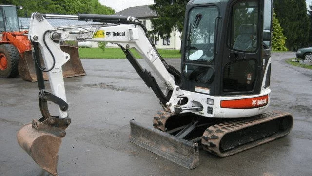 Оренда екскаватора Bobcat 425